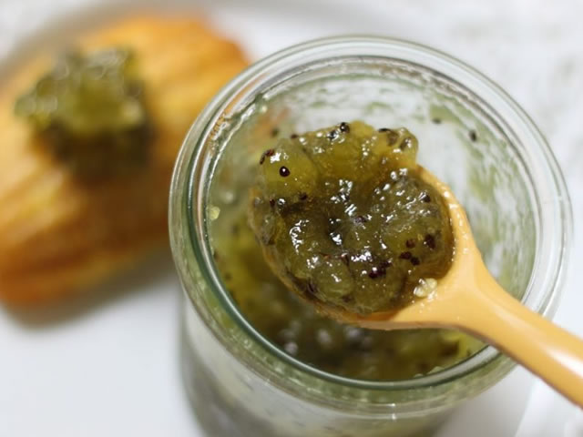 Джем из крыжовника, пропущенного через мясорубку
